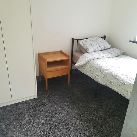 Double Bed Rooms In Meadowhall, Tinsley Шефилд Екстериор снимка